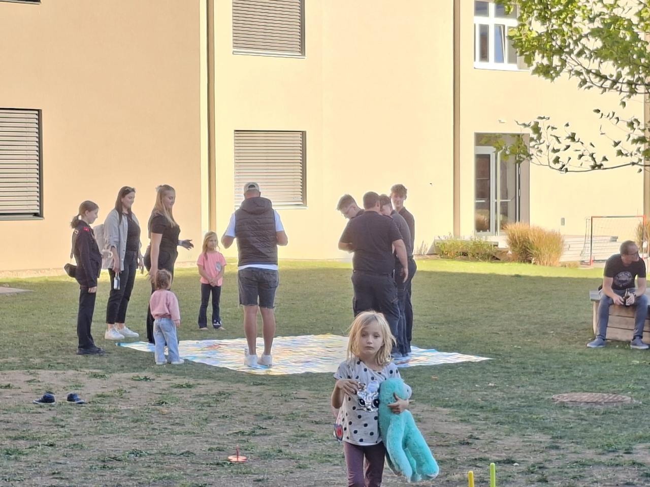 Outdoorspiele im Innenhof - FF-Jugend
